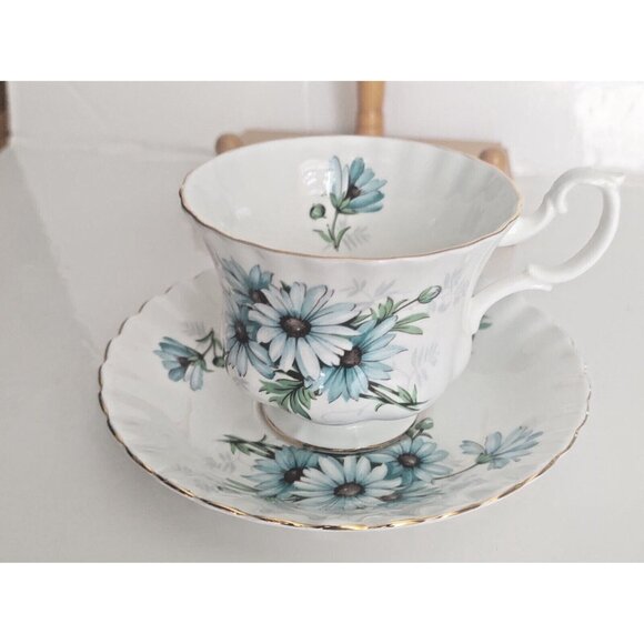 Royal Albert Montrose shape Cup and Saucer set Marguerite Pattern 1980's - Picture 16 of 16